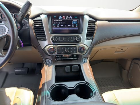 Used 2017 Chevrolet Suburban LT AWD/4WD image 17