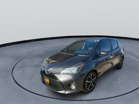 Used 2017 Toyota Yaris SE w/ Carpet Mat Package FWD image 4