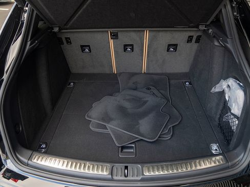 Used 2025 Porsche Macan image 21