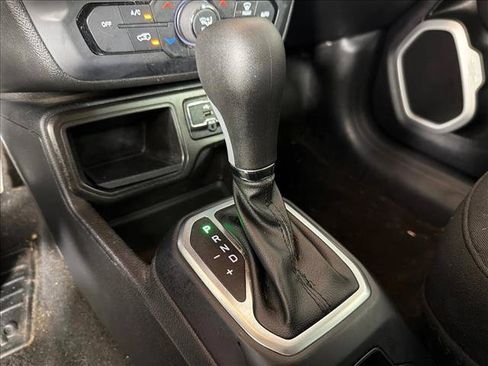 Used 2020 Jeep Renegade Latitude FWD image 30