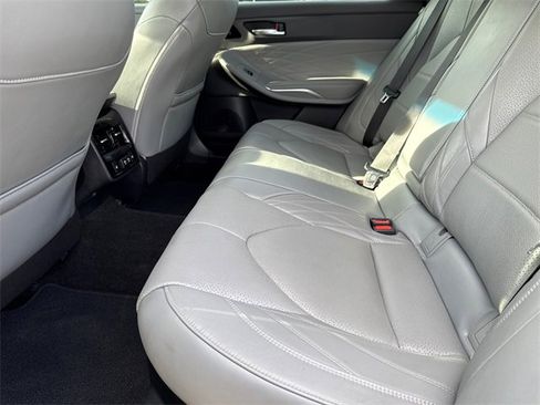 Used 2019 Toyota Avalon Limited image 17