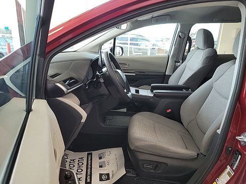 Used 2024 Toyota Sienna LE image 8