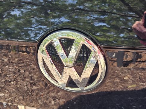 Used 2021 Volkswagen Tiguan SE w/ Panoramic Sunroof Package FWD image 8