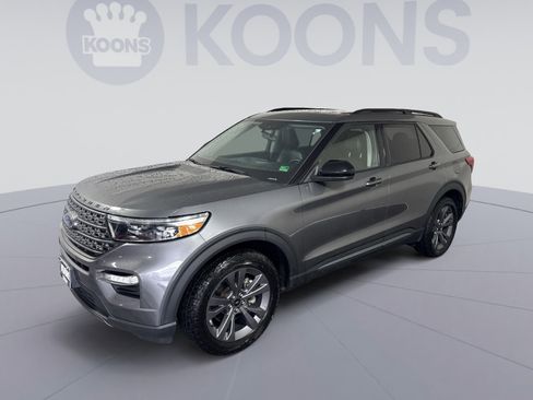 Used 2022 Ford Explorer XLT w/ Equipment Group 202A image 1