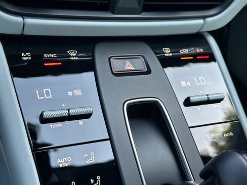 Certified 2025 Porsche Macan AWD/4WD image 23