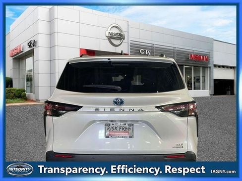Used 2023 Toyota Sienna XLE FWD image 7