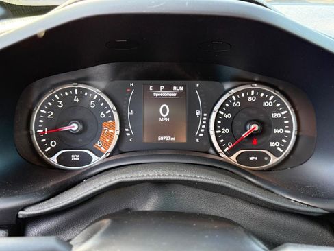 Used 2023 Jeep Renegade Latitude AWD/4WD image 19
