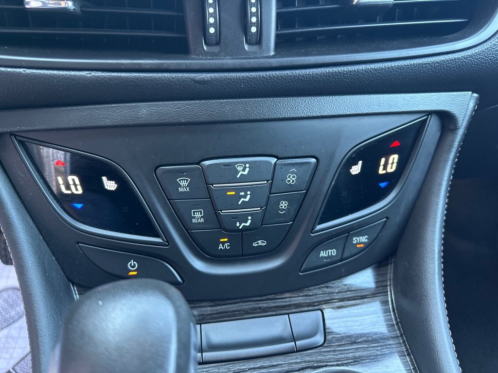 Used 2018 Buick Envision Essence FWD image 23