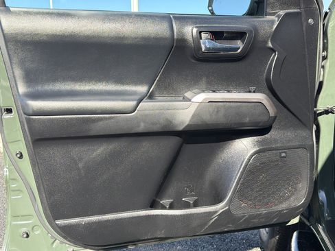 Used 2022 Toyota Tacoma Limited image 23