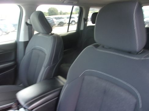 Used 2023 Jeep Grand Cherokee Laredo w/ Luxury Tech Group I AWD/4WD image 12