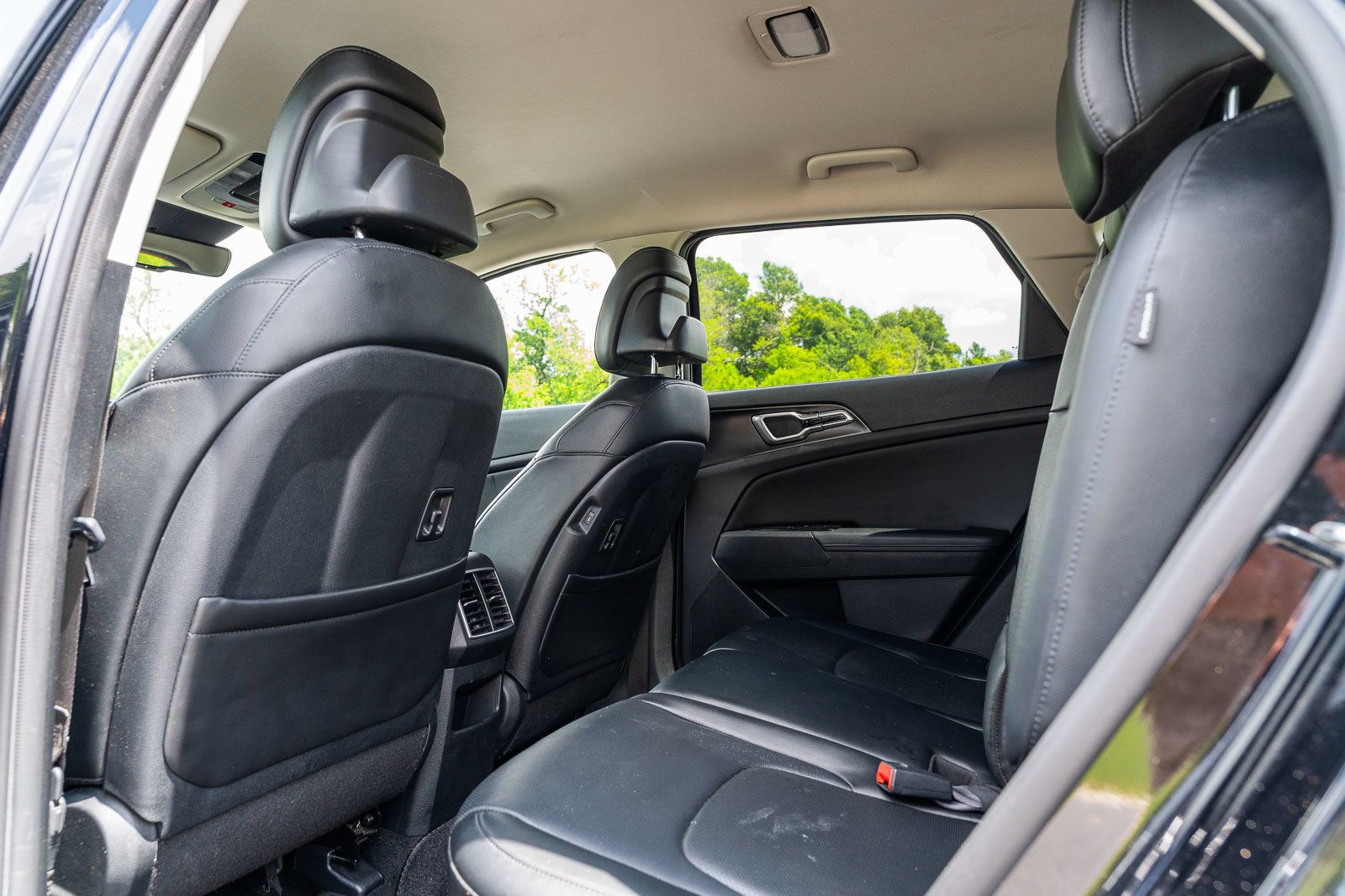 Used 2025 Kia Sportage EX FWD image 15