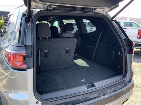 Used 2025 GMC Acadia Elevation FWD image 4