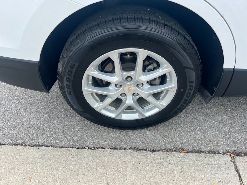 Used 2024 Chevrolet Equinox LT AWD/4WD image 11