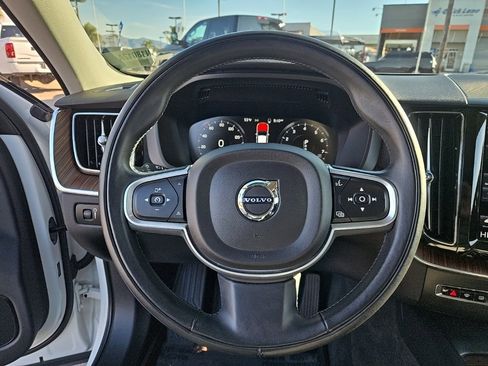 Used 2021 Volvo XC60 T5 Momentum w/ Premium Package image 18