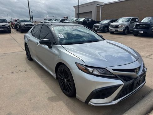 Used 2023 Toyota Camry XSE w/ Navigation Package FWD image 3