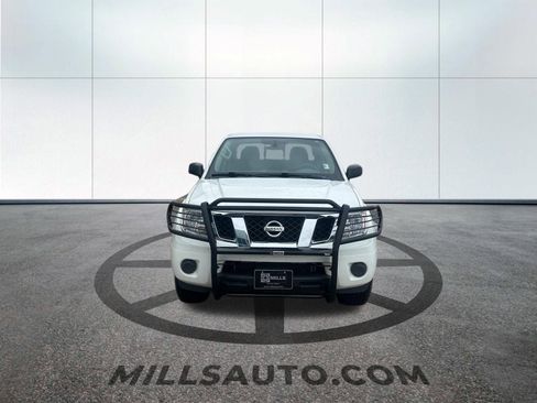 Used 2019 Nissan Frontier SV image 2