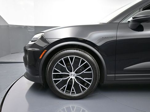 Certified 2025 Porsche Macan 4 Electric AWD/4WD image 12