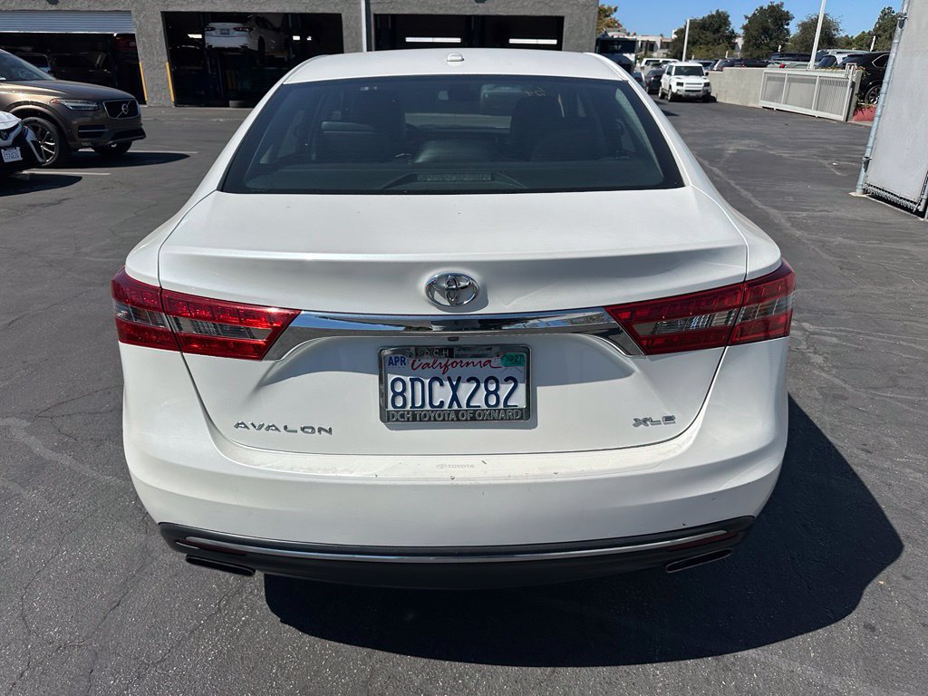 Used 2018 Toyota Avalon XLE w/ Preferred Accessory Package FWD image 3