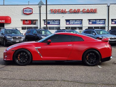 Used 2012 Nissan GT-R Premium AWD/4WD image 2