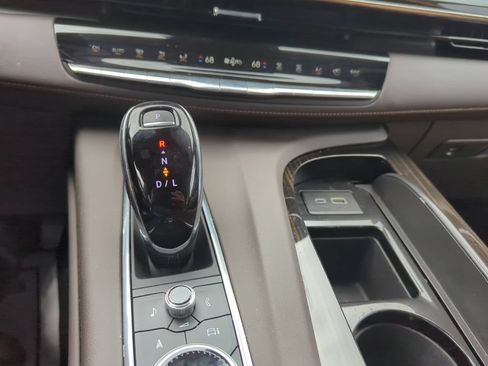 Used 2023 Cadillac Escalade Premium Luxury AWD/4WD image 18