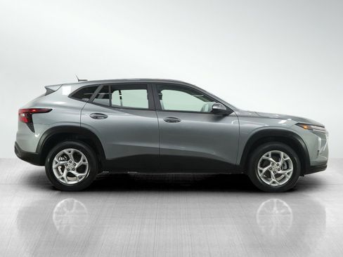 Used 2024 Chevrolet Trax LS w/ LS Convenience Package image 6