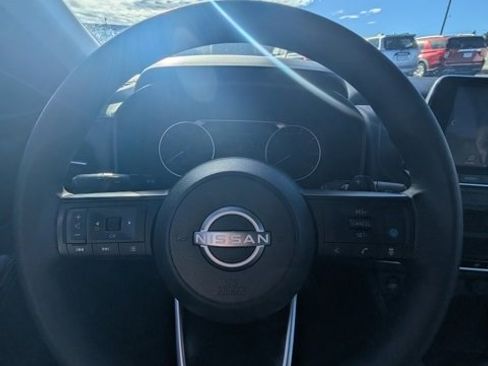 Used 2024 Nissan Rogue SV image 34