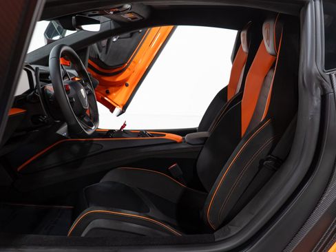 Used 2025 Lamborghini Revuelto image 41