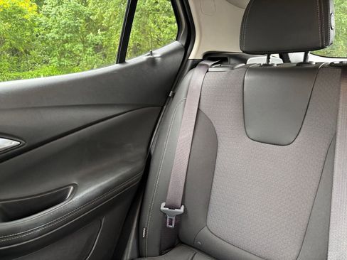 Used 2025 Buick Encore GX Preferred FWD image 38