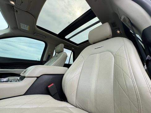 Used 2019 Ford Expedition Platinum AWD/4WD image 40