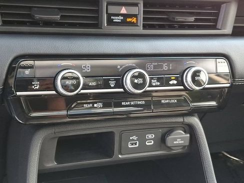 Certified 2025 Honda Pilot Touring image 17