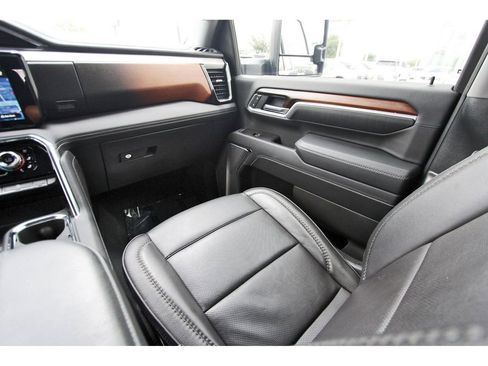 Used 2025 GMC Sierra 2500 Denali w/ Denali Reserve Package AWD/4WD image 8