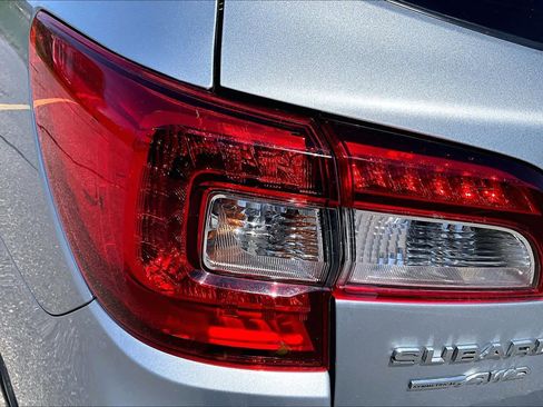 Used 2018 Subaru Outback 2.5i Limited AWD/4WD image 28