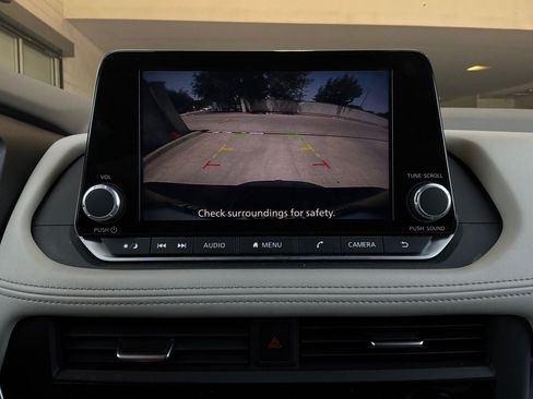 Used 2025 Nissan Rogue SV FWD image 31