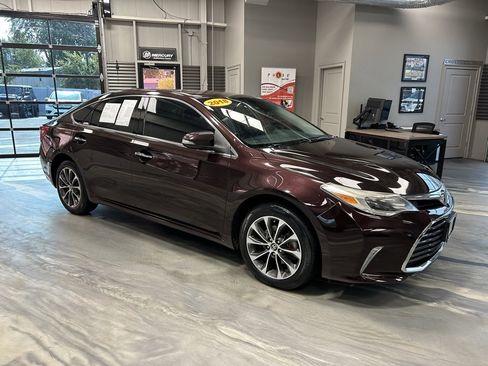 Used 2018 Toyota Avalon XLE image 27