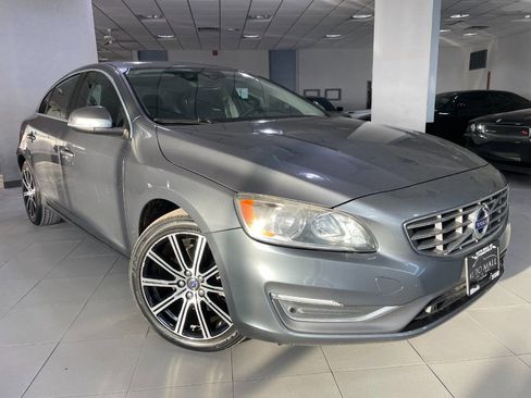 Used 2018 Volvo S60 T5 Inscription image 1