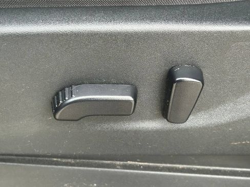Used 2024 Nissan Frontier SV RWD image 22