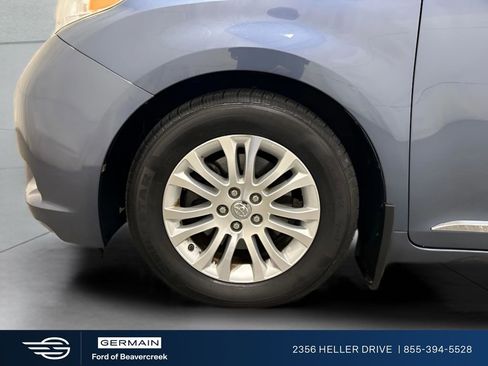 Used 2017 Toyota Sienna XLE w/ XLE Navigation Package image 12