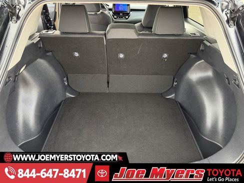 Used 2025 Toyota Corolla Cross LE image 28