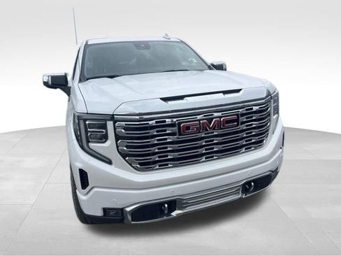 Used 2022 GMC Sierra 1500 Denali w/ Denali Reserve Package AWD/4WD image 4