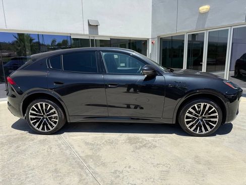 Used 2025 Maserati Grecale Modena AWD/4WD image 3