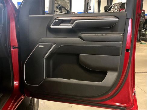 Used 2025 Chevrolet Silverado 2500 LTZ w/ LTZ Premium Package image 12