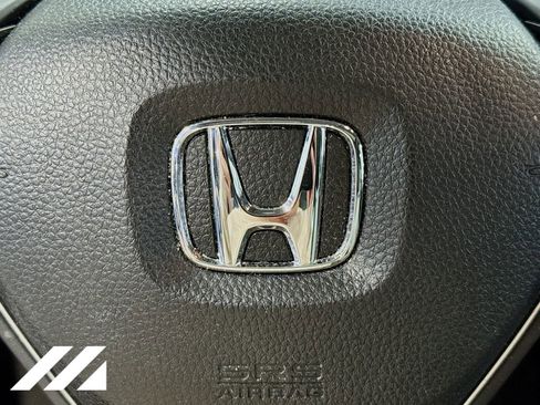 Used 2018 Honda Accord EX image 32