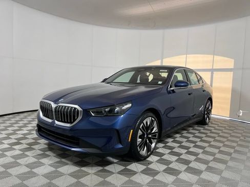 Used 2026 BMW 530i xDrive w/ Premium Package AWD/4WD image 3