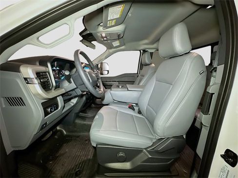 New 2025 Ford F550 4x4 Supercab Super Duty image 14