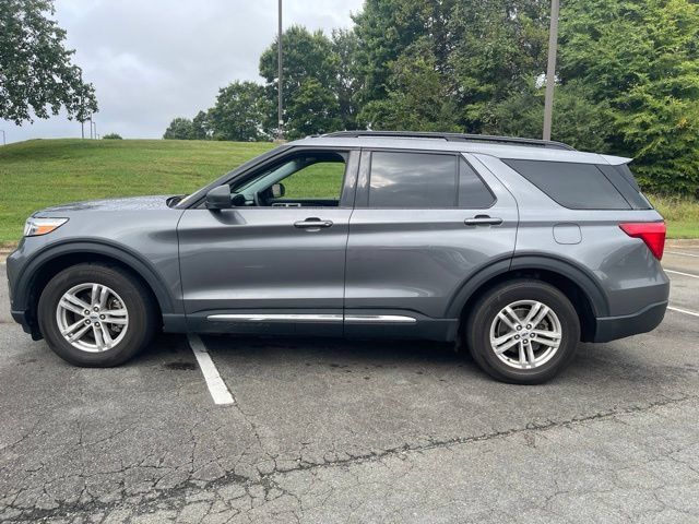 Used 2022 Ford Explorer XLT w/ Equipment Group 202A RWD image 2