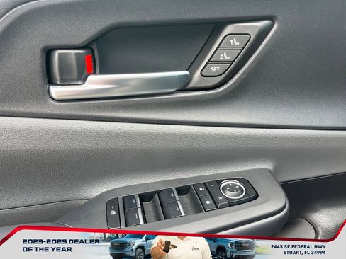 Used 2025 Toyota Prius Limited w/ Limited Premium Package image 15