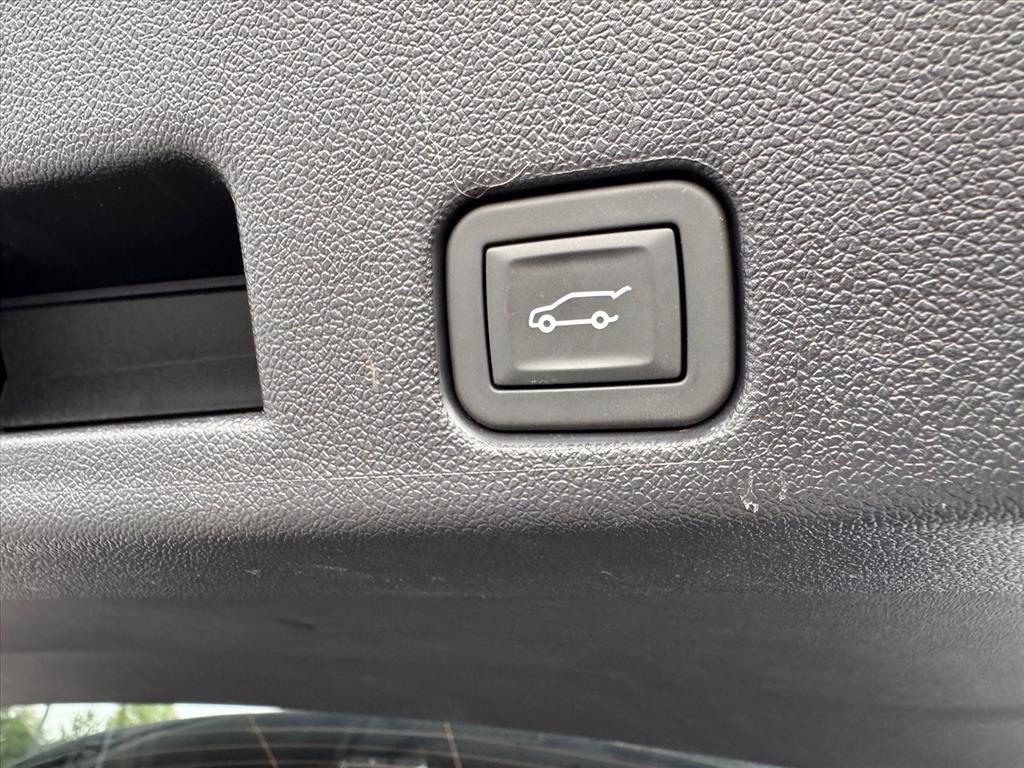 Used 2026 Chevrolet Traverse LT w/ Driver Confidence Package FWD image 11