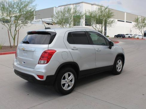 Used 2022 Chevrolet Trax LS w/ Tint and Cruise Package FWD image 5