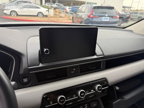 Certified 2025 Honda Pilot Touring image 10