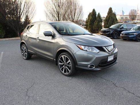 Used 2018 Nissan Rogue Sport SL w/ SL Premium Package image 2